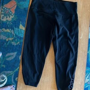 Intro love the fit capri leggings Size M
